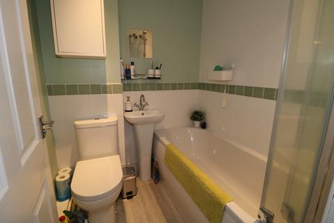 8 Edmondes Close, Warwick, CV34 5TX