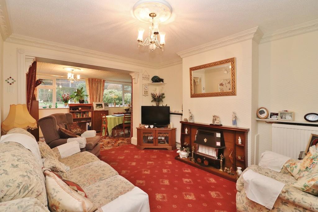 Highcliffe Road, Two Gates 2 bed detached bungalow £270,000