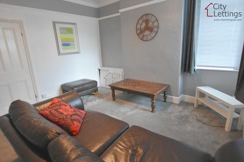 4 bedroom end of terrace house to rent, Meadow Road, Beeston