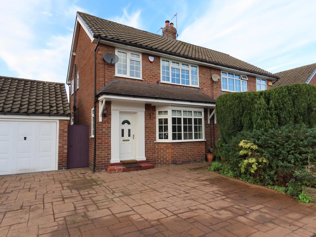 Marlborough Avenue, Cheadle Hulme 3 bed semidetached house £1,200