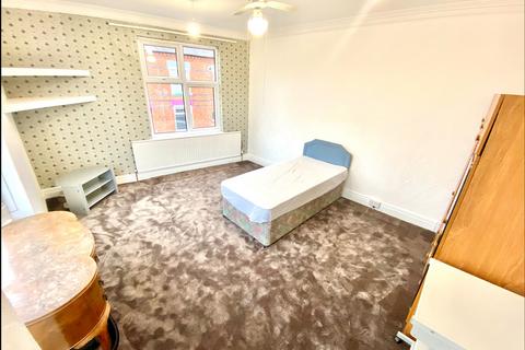 3 bedroom flat to rent, Devana Road, Evington , Leicester