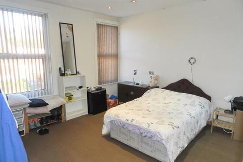 102 Woodsley Road, Leeds, LS3 1DU