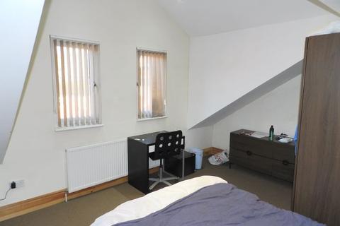 102 Woodsley Road, Leeds, LS3 1DU