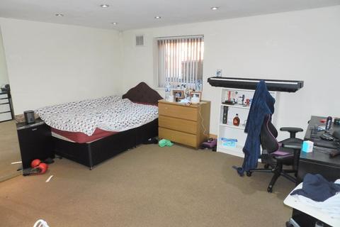 102 Woodsley Road, Leeds, LS3 1DU