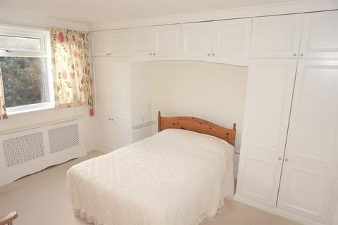 14 Lakeside, Beckenham, BR3 6LX