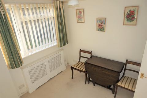 14 Lakeside, Beckenham, BR3 6LX