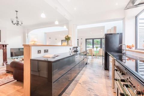 7 Downs Road, Purley, CR8 1DS