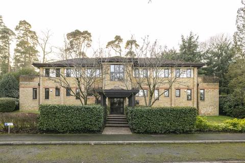 6, Ash Court The Warren, Oxshott, Leatherhead, KT22 0SB