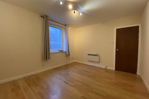 2 bedroom flat to rent - South Methven Street, ,