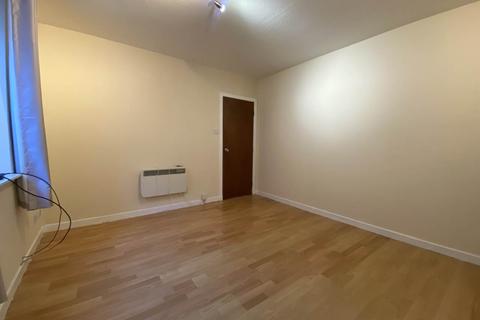 2 bedroom flat to rent - South Methven Street, ,