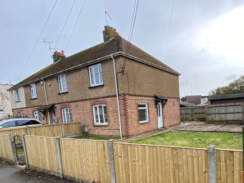 Bigbury Road, Chartham Hatch 2 bed terraced house £850 pcm (£196 pw)