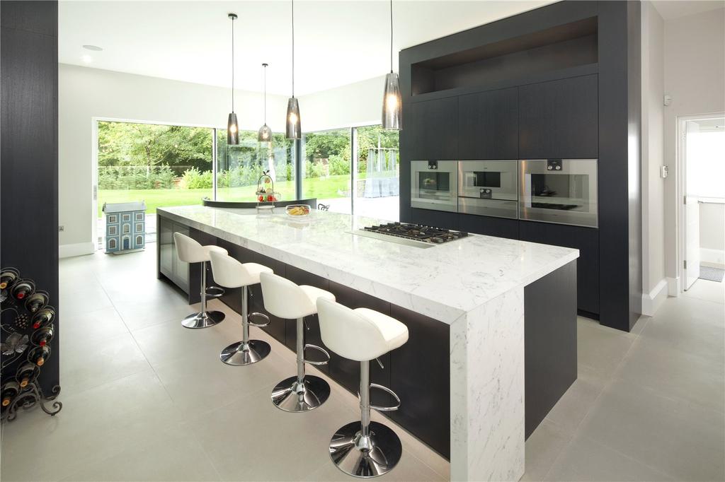 Kitchen/Breakfast Rm