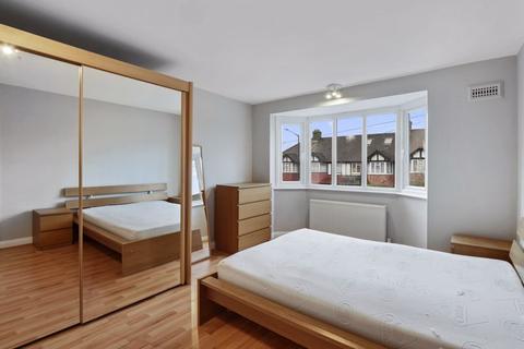 115 Wide Way, Mitcham, CR4 1BQ