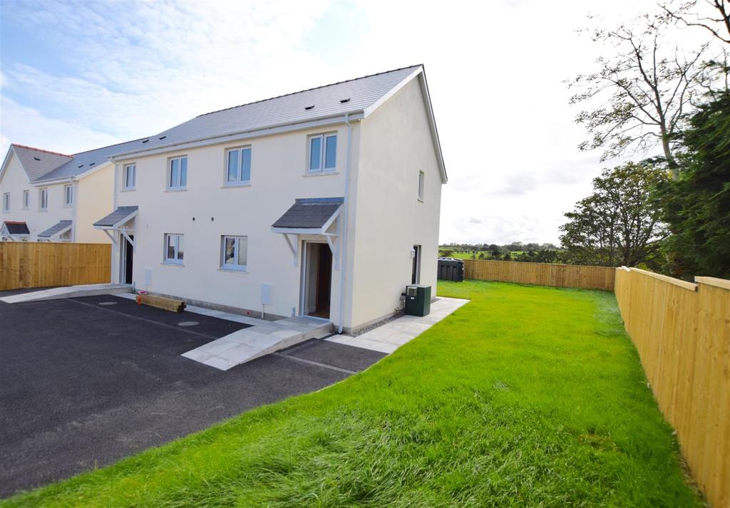 Leven Close, Hook, Haverfordwest 3 bed semidetached house £169,950
