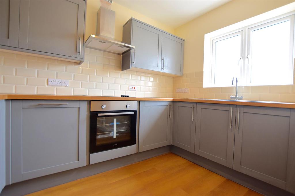 Leven Close, Hook, Haverfordwest 3 bed semidetached house £169,950