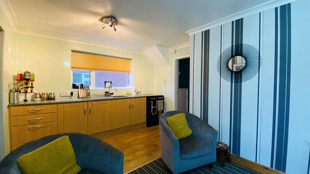 Watson Close kitchen 2.jpg