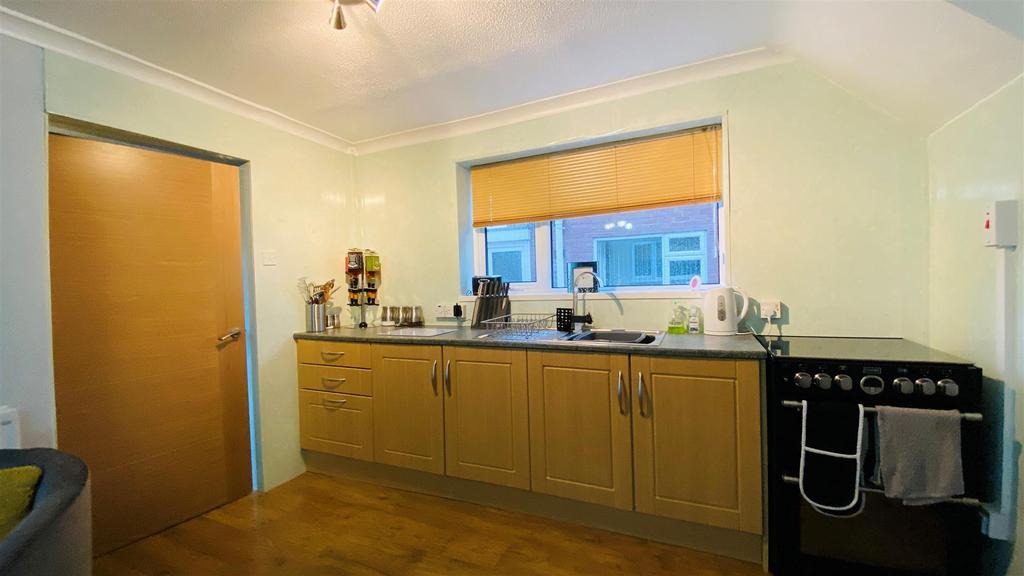 Watson Close Kitchen 3.jpg