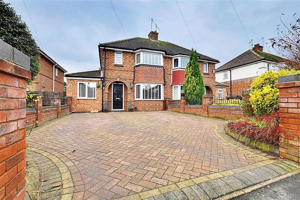 Winchester Avenue, Worcester 3 bed semidetached house £290,000