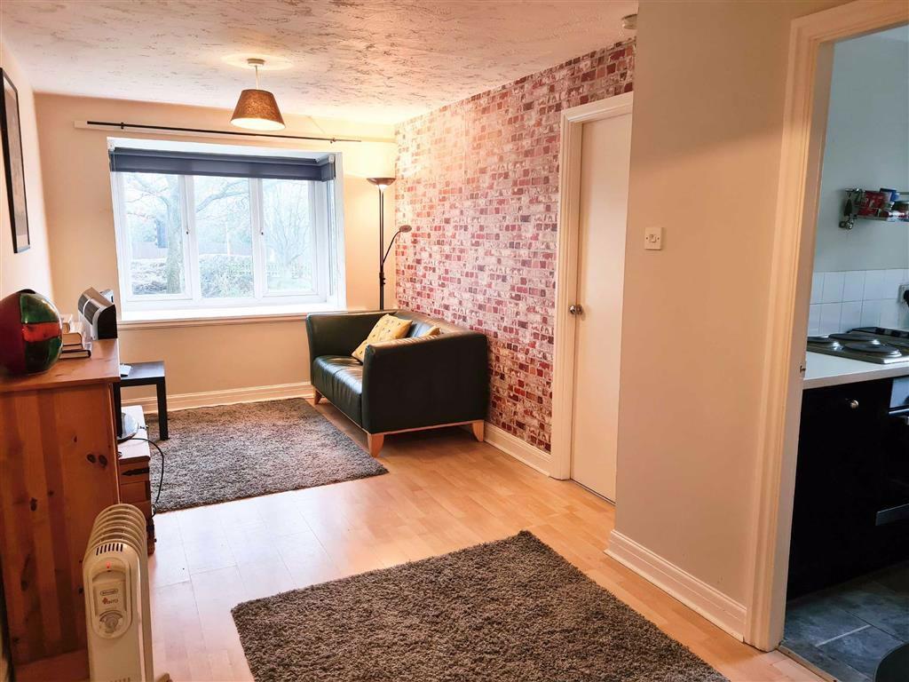 Pinewood Court, Brackenwood Mews, WILMSLOW Studio £575 pcm (£133 pw)