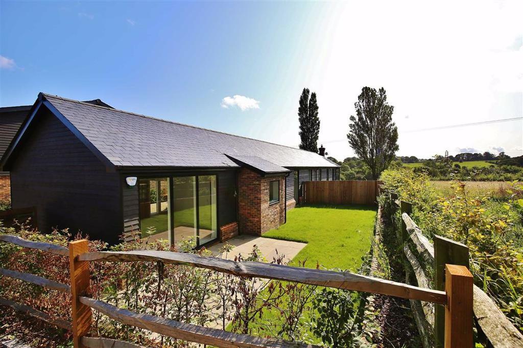 Stansted, Kent 2 bed semidetached bungalow £425,000