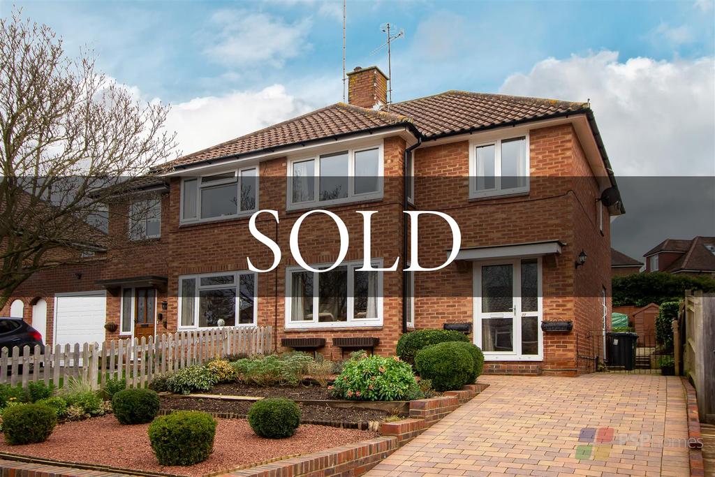 Sheppeys, Haywards Heath 3 bed semidetached house £350,000