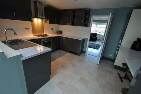 28 Brackley Close, Hull, HU8 8EF