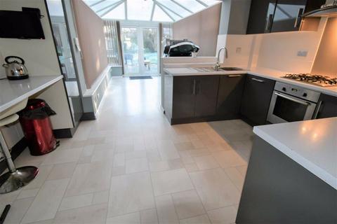 28 Brackley Close, Hull, HU8 8EF
