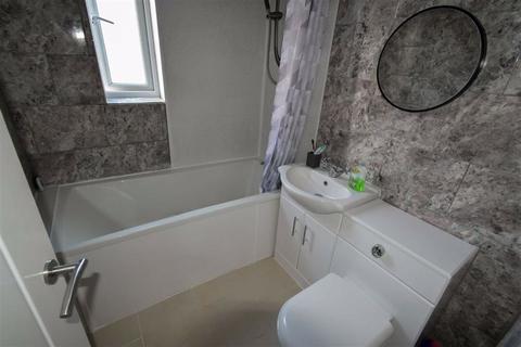 28 Brackley Close, Hull, HU8 8EF