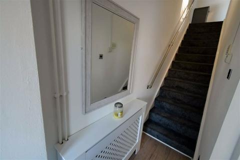 28 Brackley Close, Hull, HU8 8EF