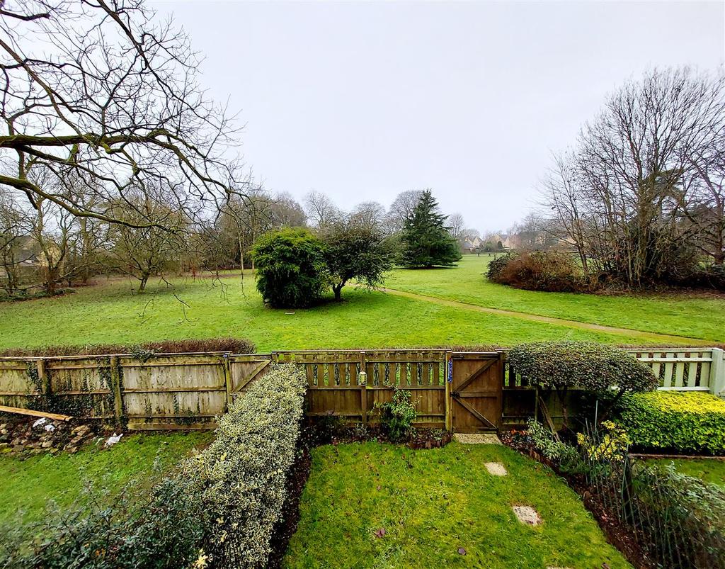 Academy Drive, Corsham 3 bed semidetached house £370,000