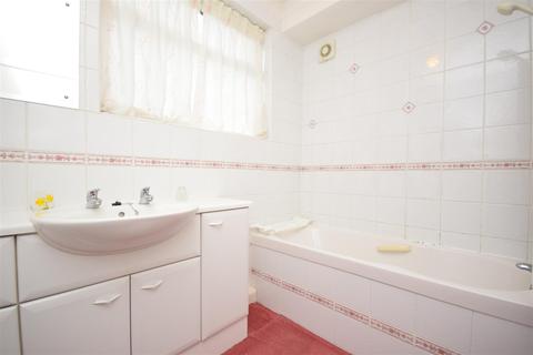 30 Abbotts Drive, Wembley, HA0 3SD