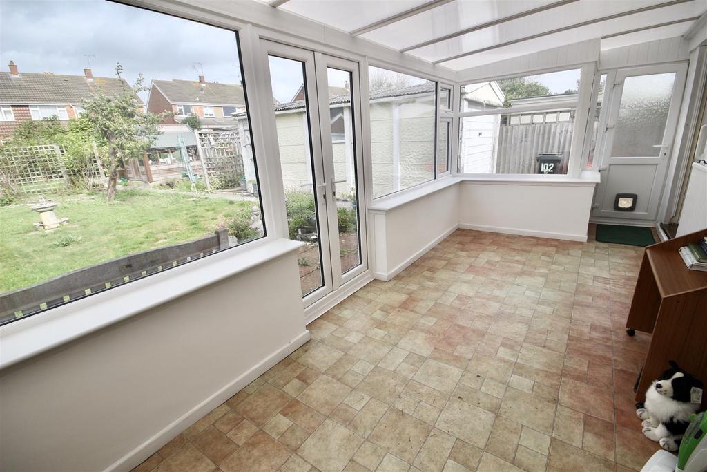 Derwent Drive, Swindon 3 bed detached bungalow £275,000