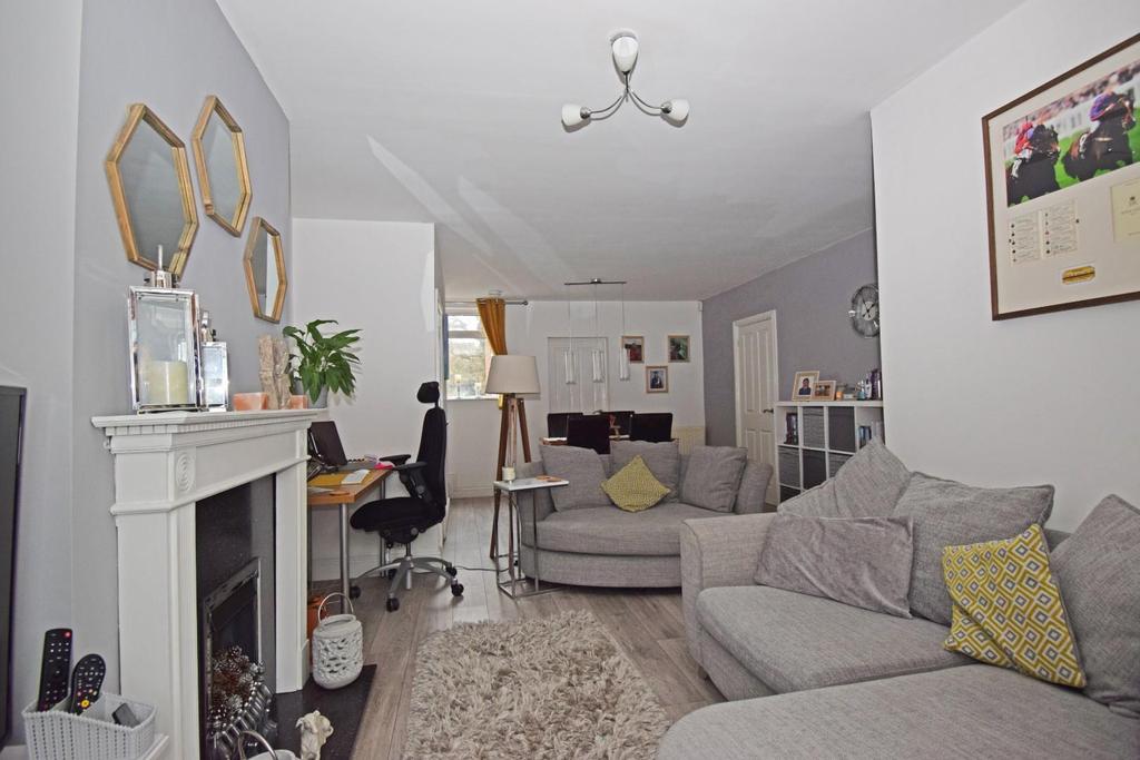 27 Beverley Road, Rubery, Worcestershire, B45 9JG 3 bed semidetached