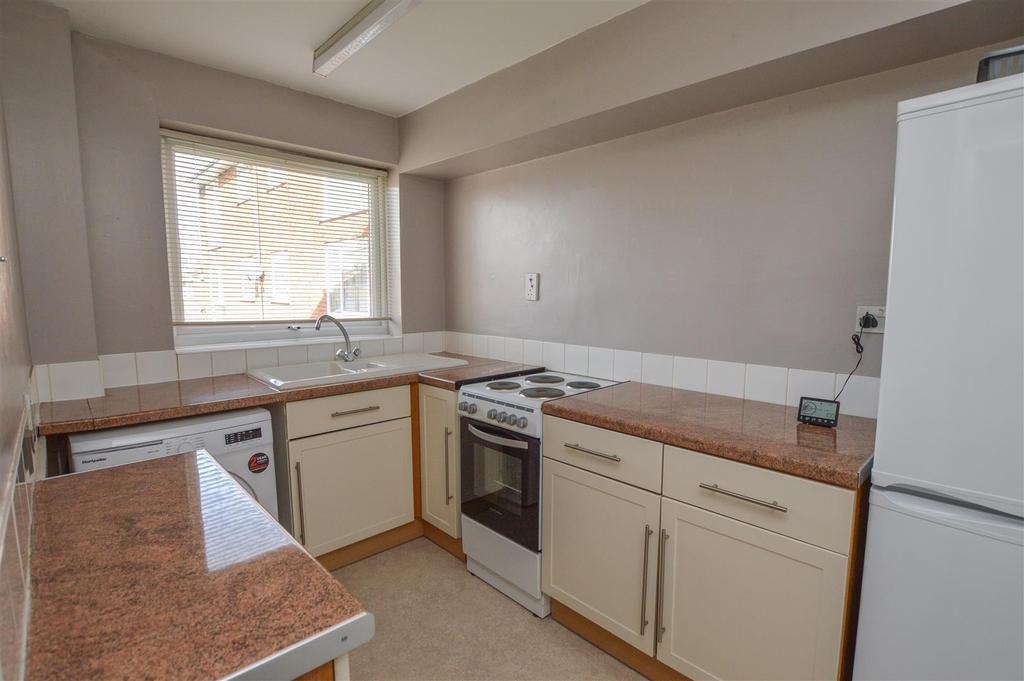 Hardwicke Place, London Colney 1 bed flat £850 pcm (£196 pw)