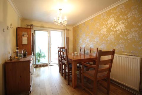 8 Dancing Close, Undy, Caldicot, NP26 3JT