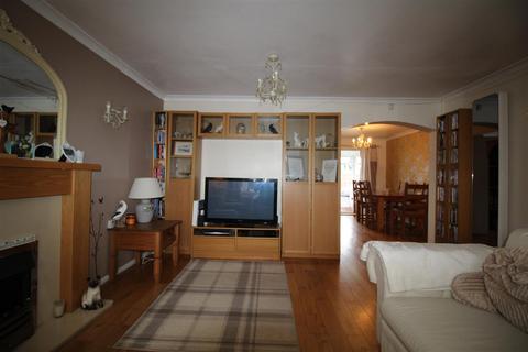 8 Dancing Close, Undy, Caldicot, NP26 3JT