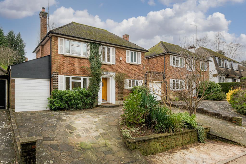 Holly Lane West, Banstead 3 bed detached house £825,000