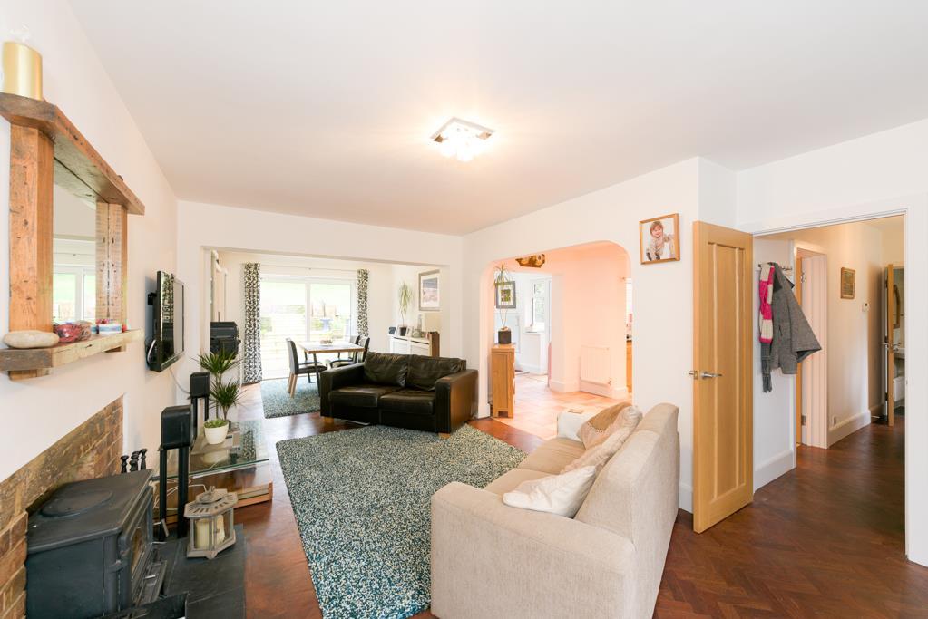 Holly Lane West, Banstead 3 bed detached house £825,000