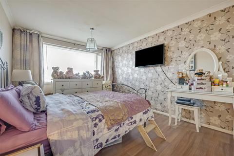48 Bramble Road, Leigh-on-sea, SS9 5HB