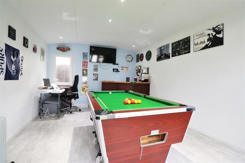 88 Holmsdale Grove, Bexleyheath, DA7 6NY