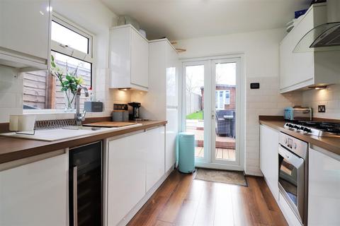 88 Holmsdale Grove, Bexleyheath, DA7 6NY