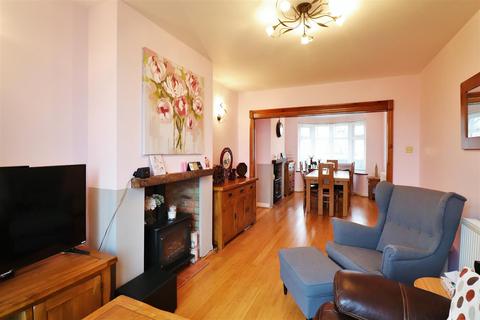 40 Appledore Avenue, Bexleyheath, DA7 6QH