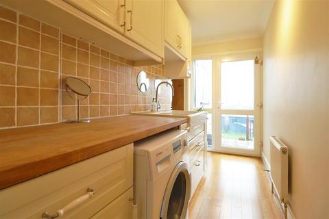 40 Appledore Avenue, Bexleyheath, DA7 6QH