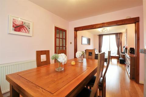 40 Appledore Avenue, Bexleyheath, DA7 6QH