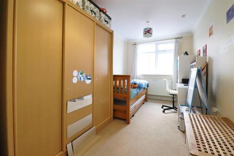 40 Appledore Avenue, Bexleyheath, DA7 6QH