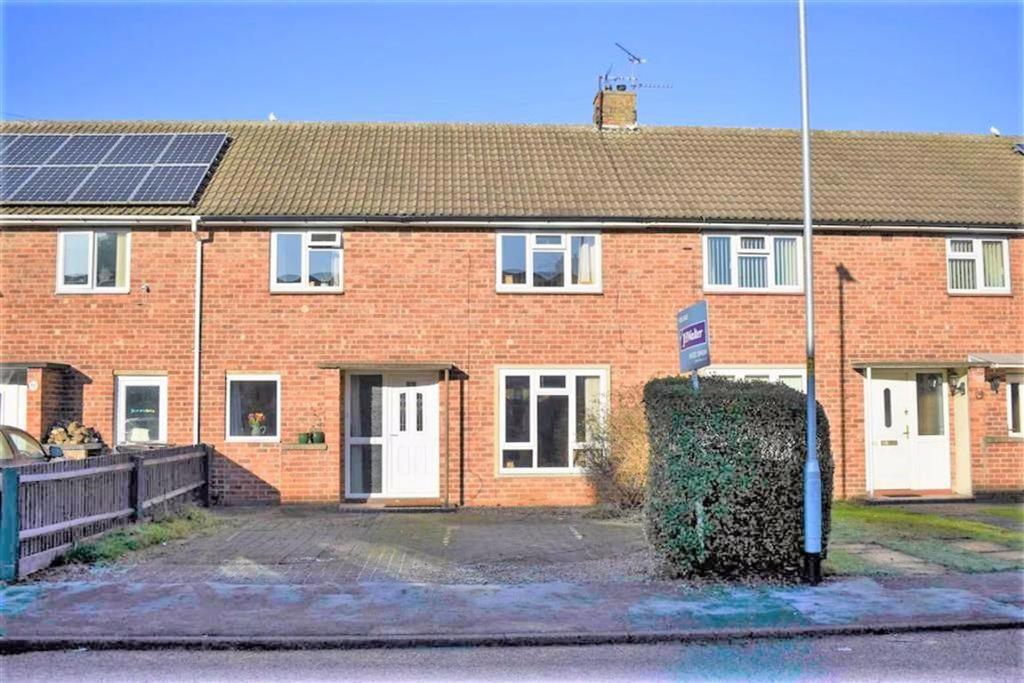 Queen Elizabeth Road, Lincoln, Lincolnshire 3 bed terraced house £139,950