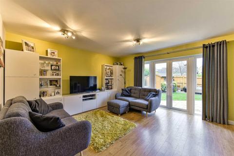 48 Parkview Way, Epsom, KT19 8FF