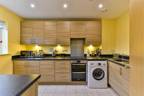 48 Parkview Way, Epsom, KT19 8FF