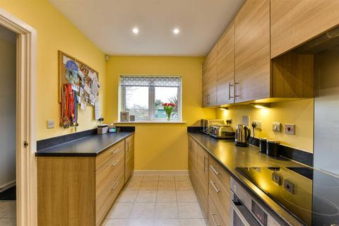 48 Parkview Way, Epsom, KT19 8FF