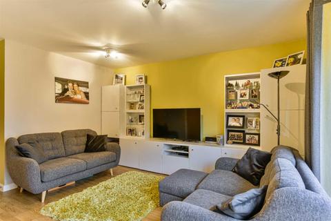 48 Parkview Way, Epsom, KT19 8FF